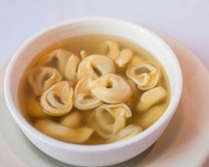 TORTELLINI IN BRODO